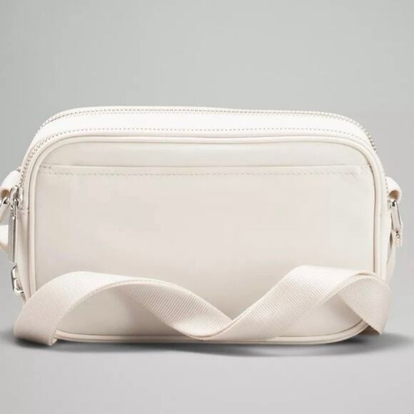 Lululemon Athletica Crossbody Camera Bag 2L Light Ivory/Bone Adjustable Strap - Picture 3 of 12